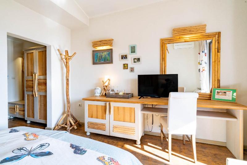 Double Room image 4
