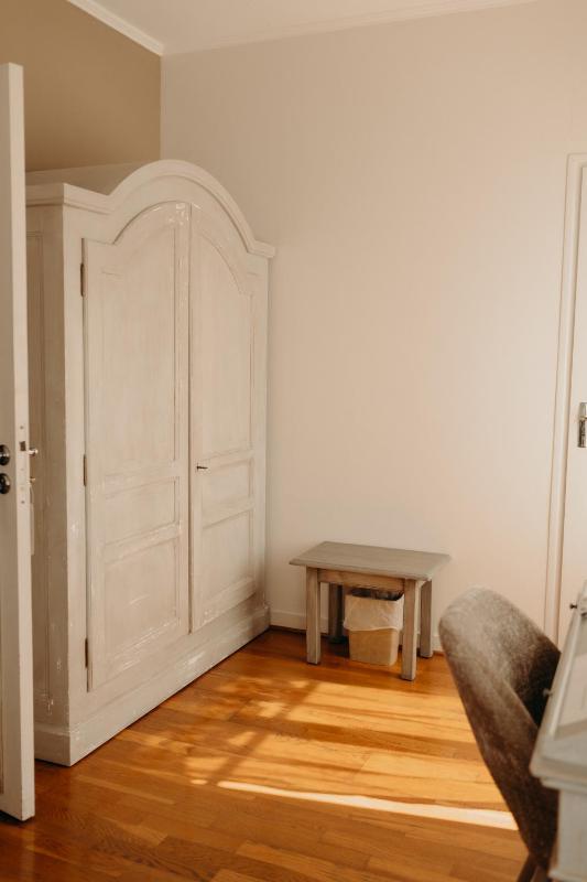 Twin Room with Street View image 2