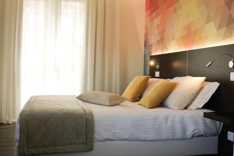 Deluxe Double Room with Balcony image 4
