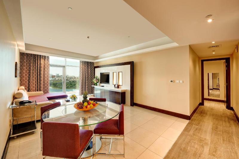 Deluxe One-Bedroom Suite Creek View image 4