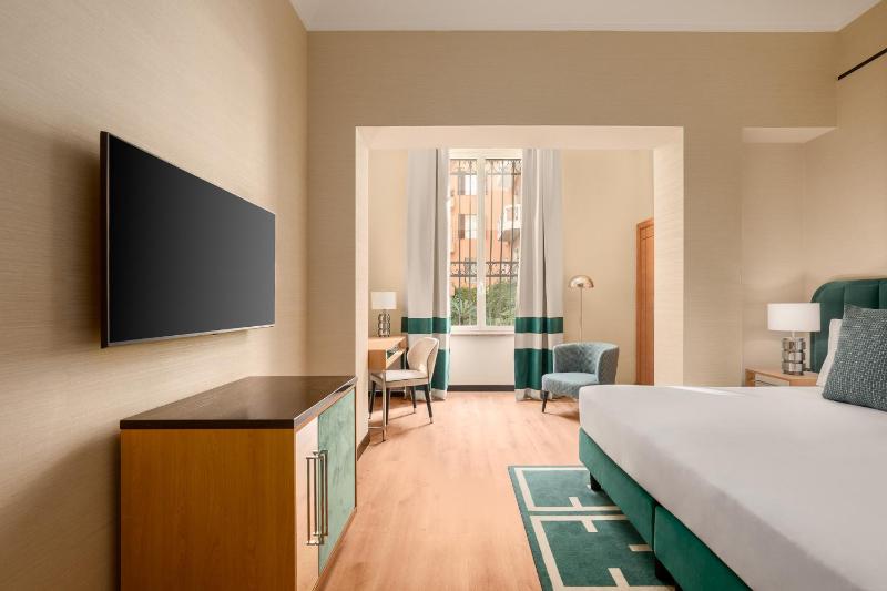 Deluxe Double Room image 4