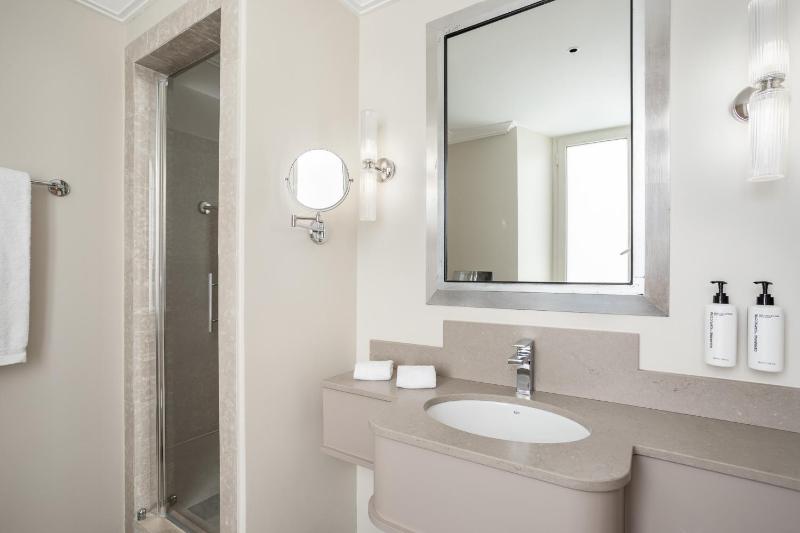 Superior Double Room image 3