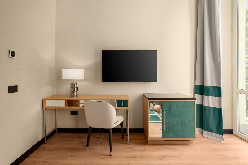 Executive Double Room image 4