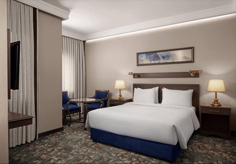 Executive Corner Suite with Lounge Access image 1