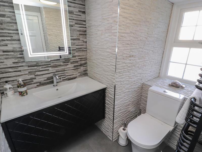 Gale Lodge Cottage - image 15
