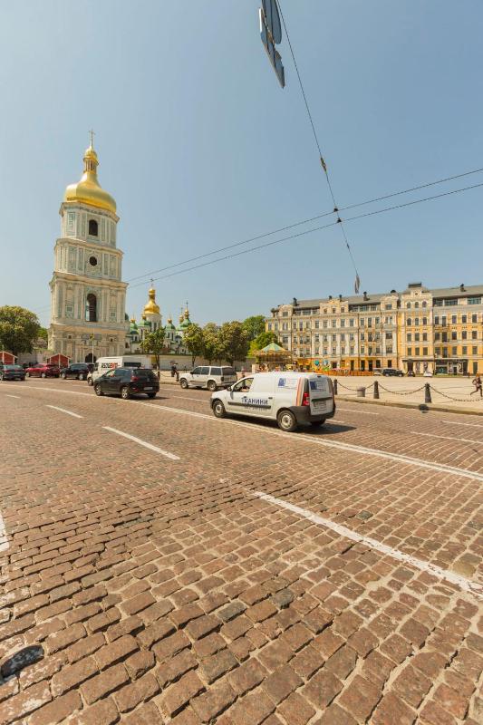Kiev Centre Apartments - image 16