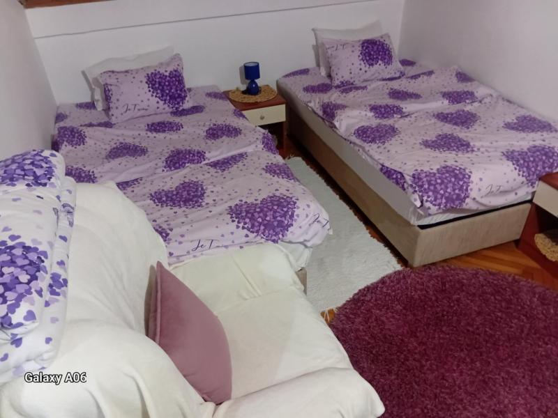 Twin Room with Private Bathroom image 4