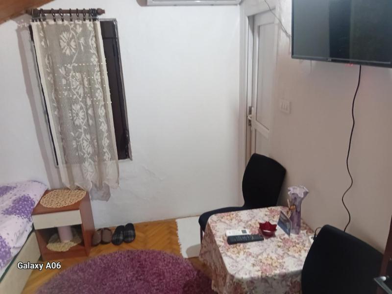Twin Room with Private Bathroom image 3