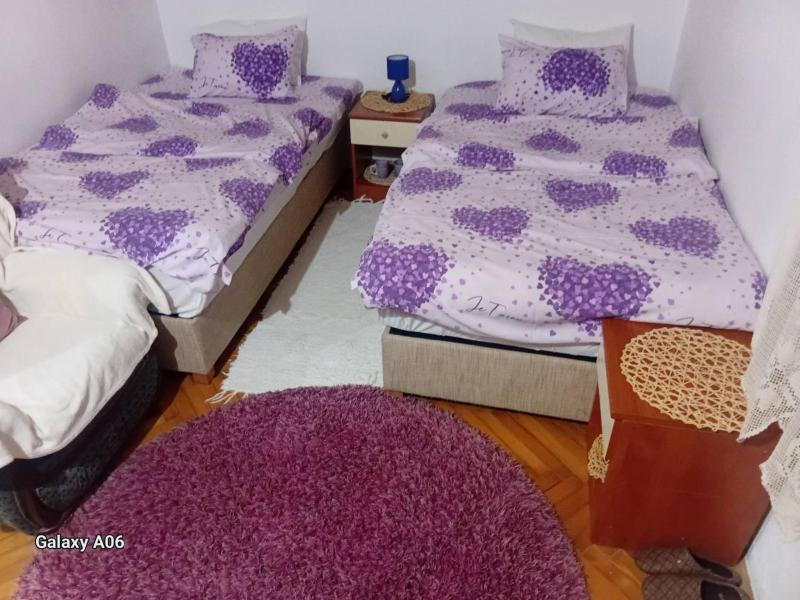 Twin Room with Private Bathroom image 2