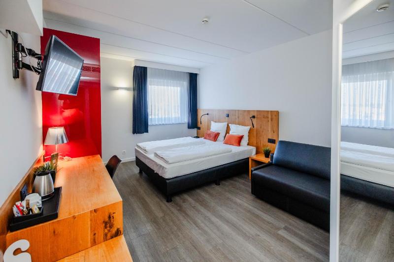 Comfort Triple Room image 3