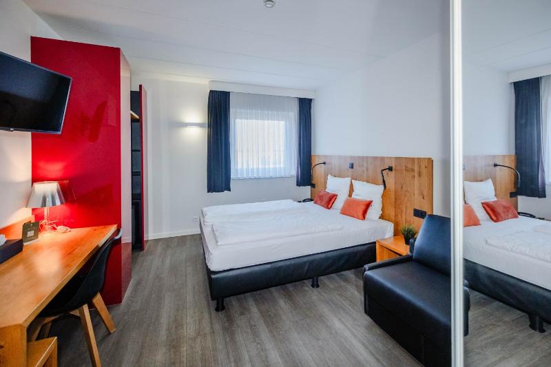 Comfort Triple Room image 1