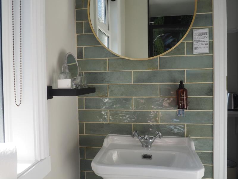 Double Room with Private Bathroom image 2