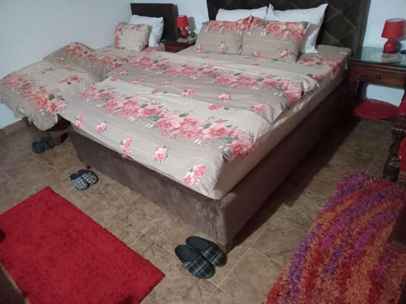 Quadruple Room with Terrace image 3