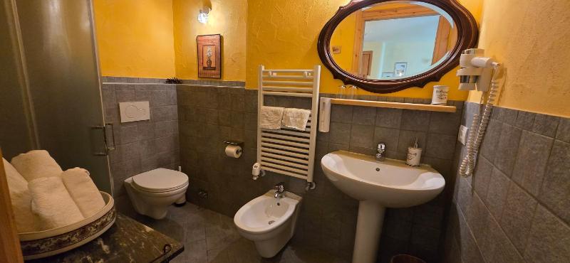 Standard Double or Twin Room image 3