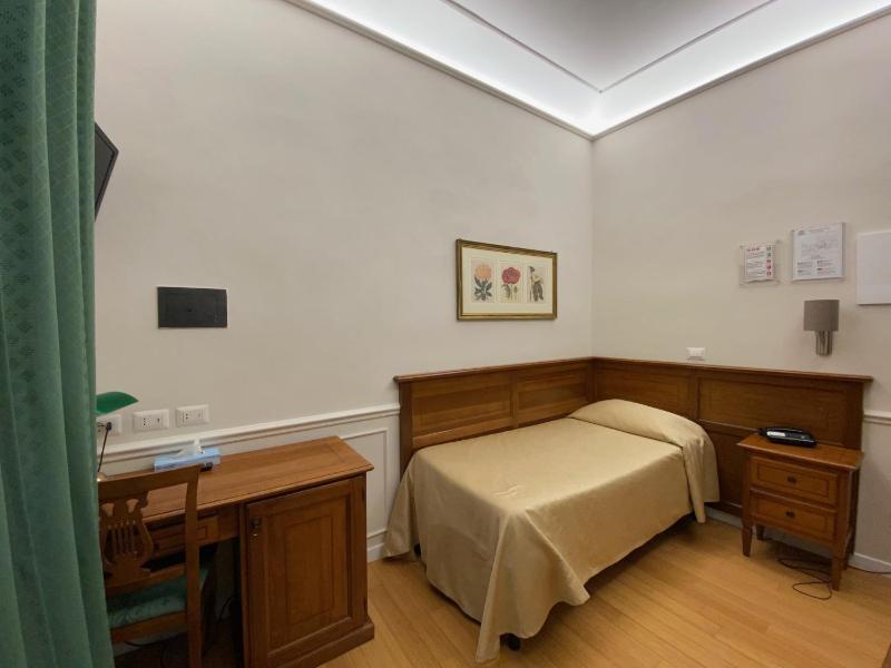 Single Room image 3