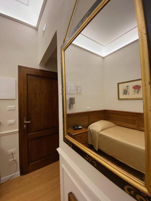 Single Room image 4