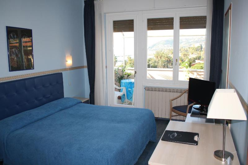 Double or Twin Room with Balcony and Sea View image 2