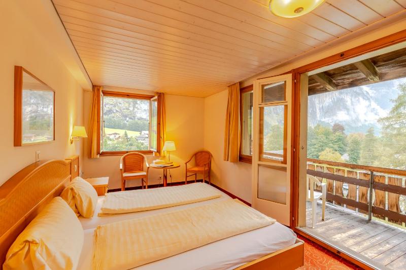 Double Room with Balcony and Waterfall View image 3