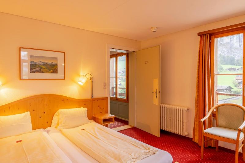 Double Room with Balcony and Waterfall View image 4