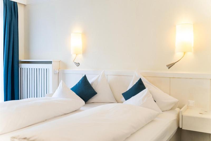 Economy Double Room image 3