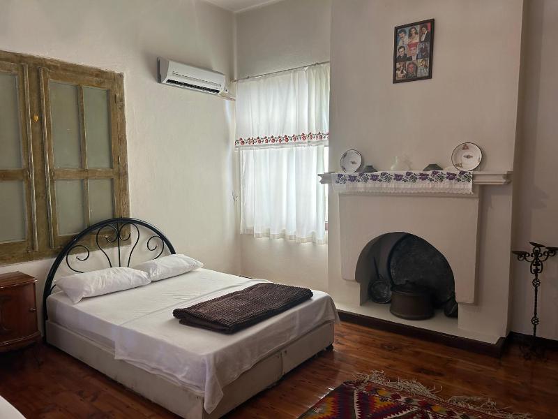 Family Room image 1