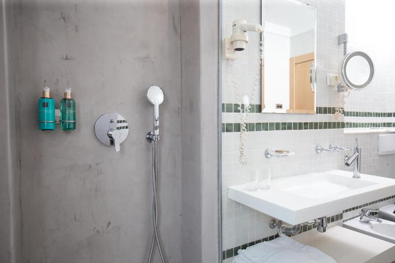 Superior Double Room image 1