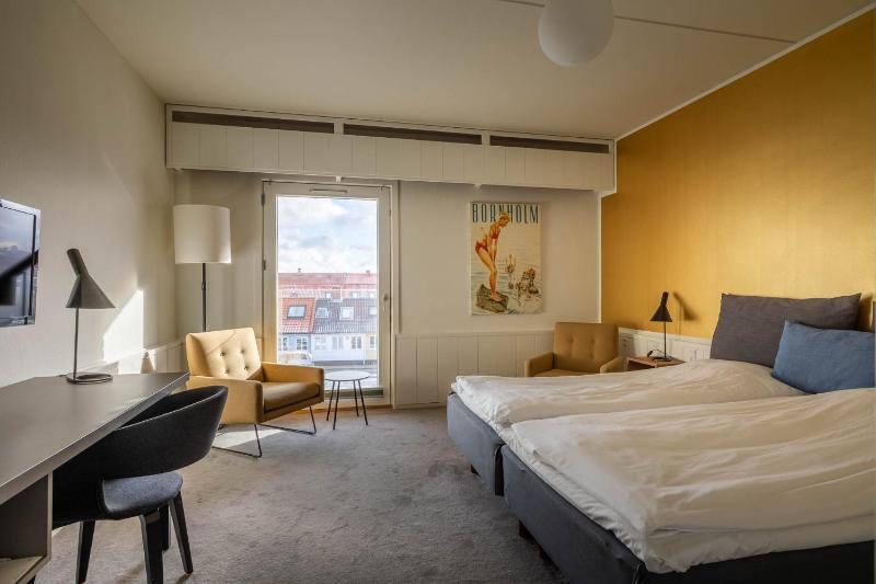 Double Room with City View image 1
