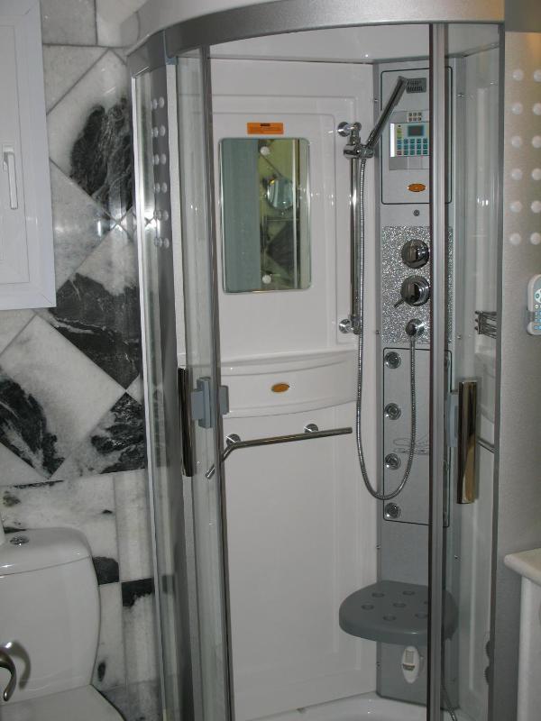 Double Room with Extra Bed (3 Adults) image 4