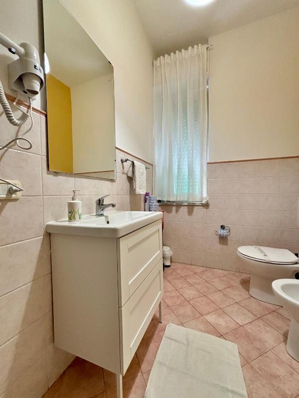 Standard Double Room with Shared Bathroom image 1
