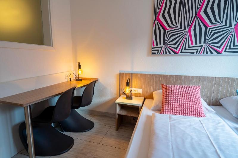 Standard Double Room image 4