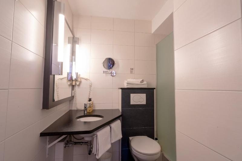 Standard Single Room image 4