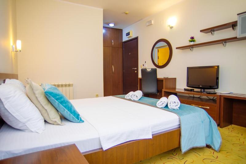 Standard Double Room image 3