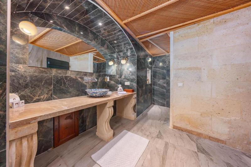 Royal Suite image 4