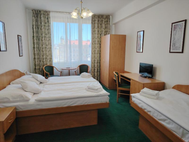 Double or Twin Room with Extra Bed image 3