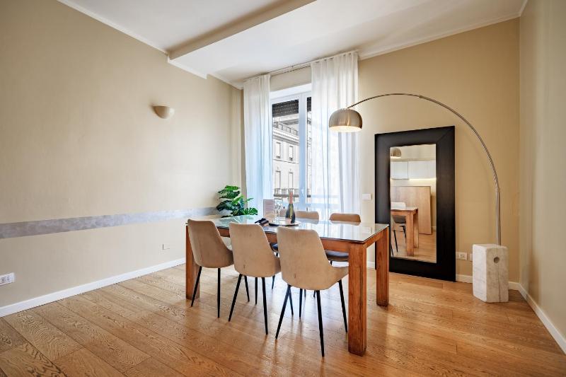 Deluxe Three-Bedroom Apartment - Via Asole 2 image 4