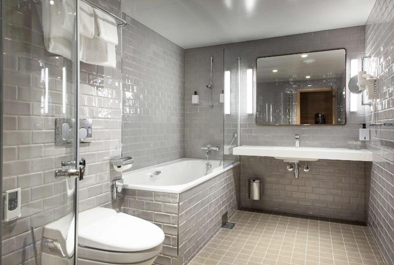 Master Suite image 3