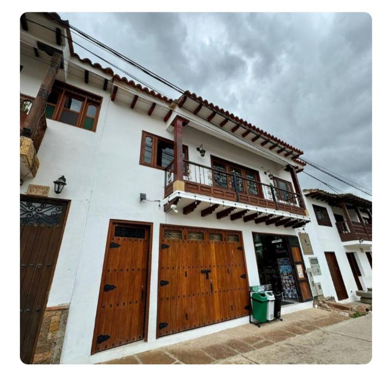 Apartamento nuevo cerca plaza con parqueo - image 1