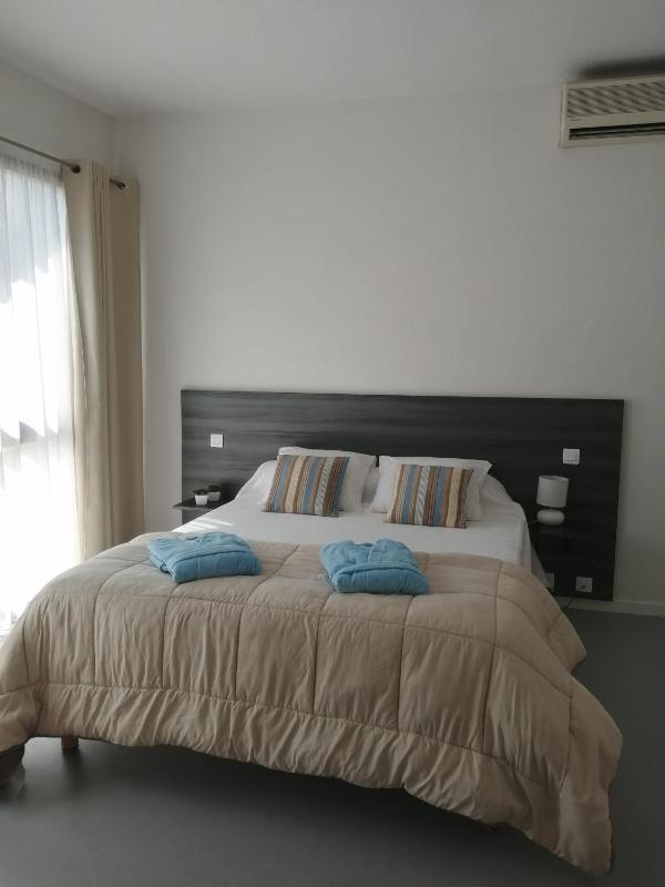 Double Room image 3