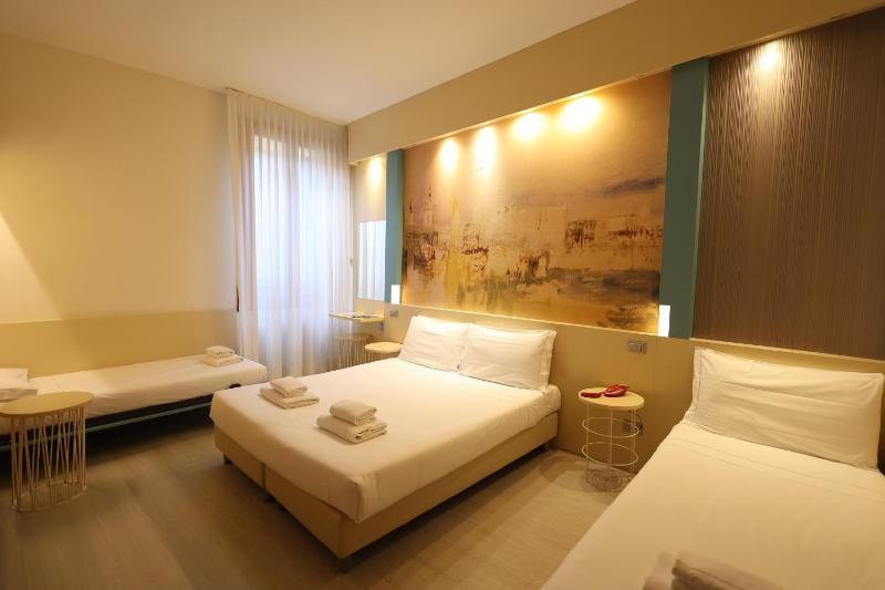 Quadruple Room image 3