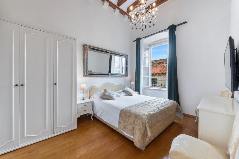 Deluxe Apartment image 1