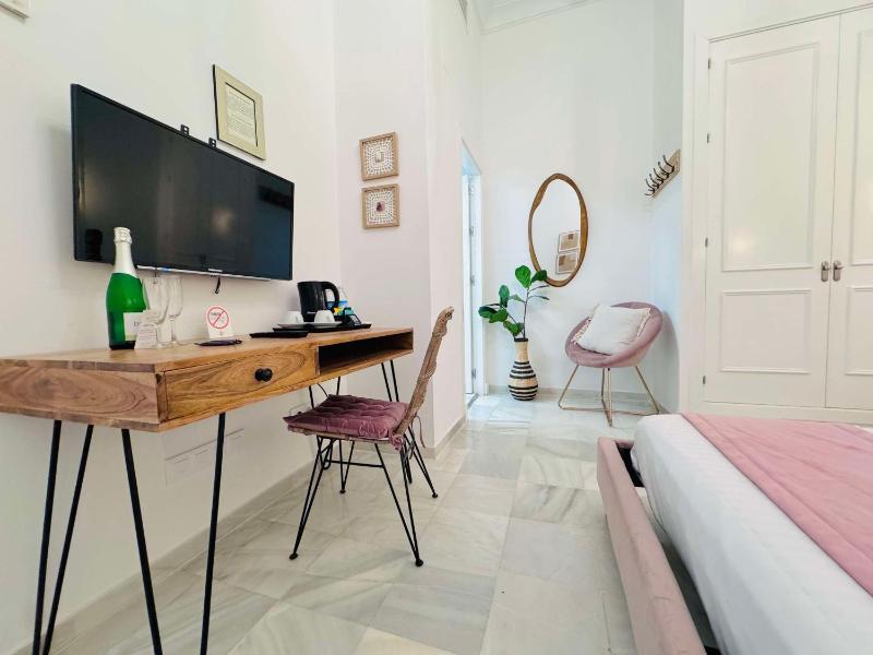 Inside double room with window image 3