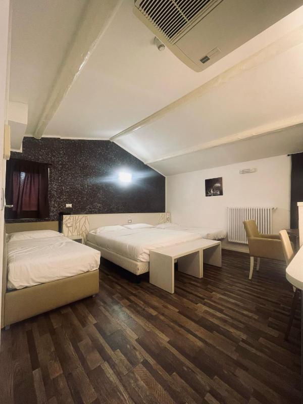 Quadruple Room image 2