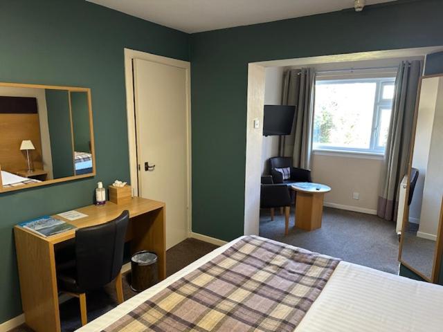 Standard Double Room image 2