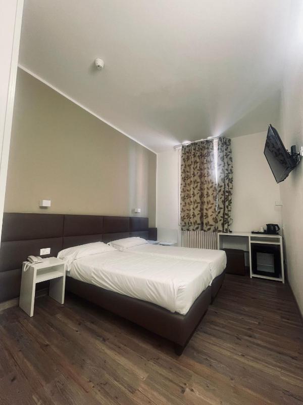 Twin Room image 1