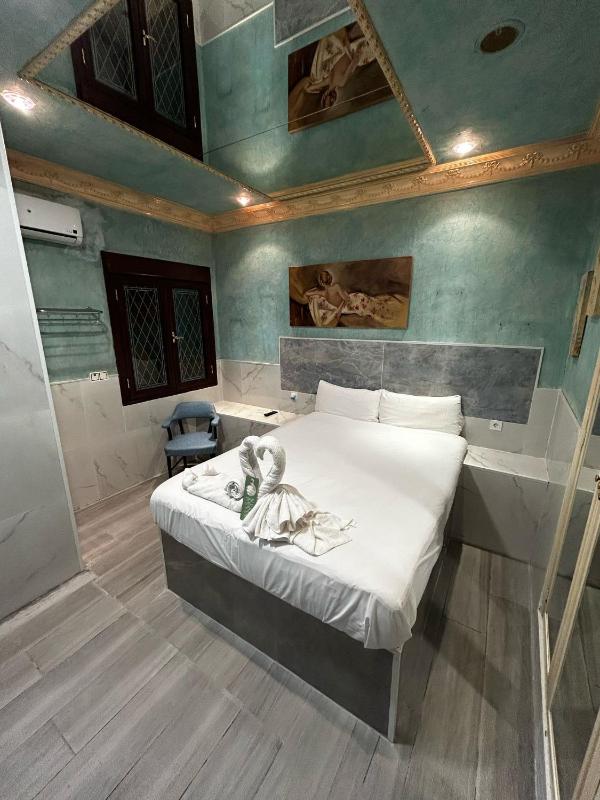 Deluxe Double Room image 4
