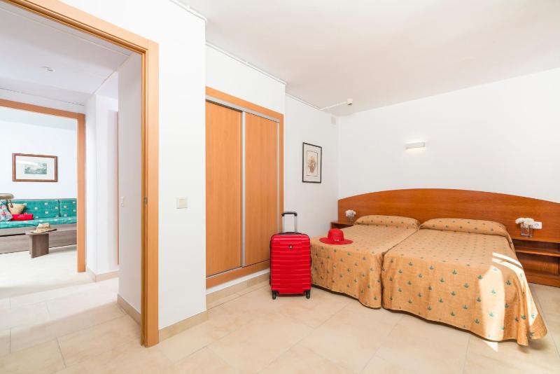 One-Bedroom Apartment with Balcony (2 - 4 Adults) image 3