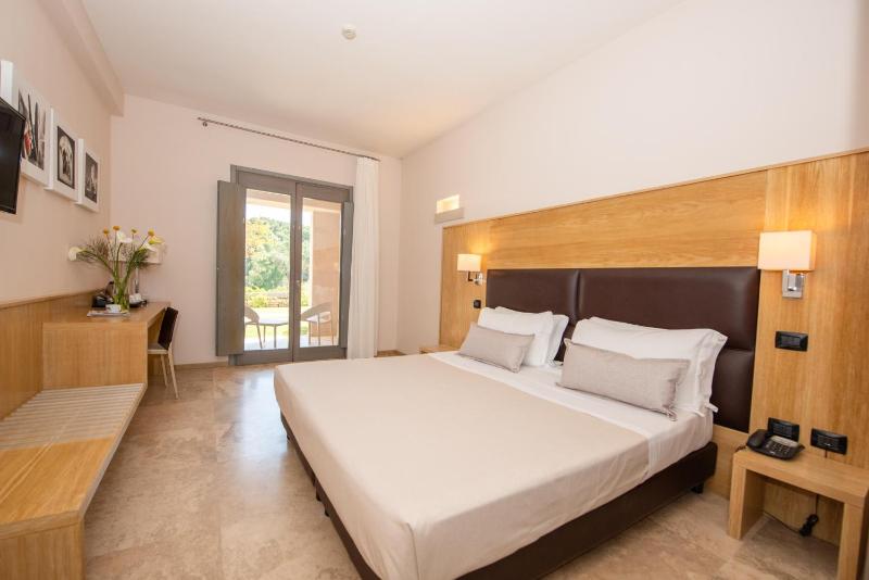 Superior Double Room image 1