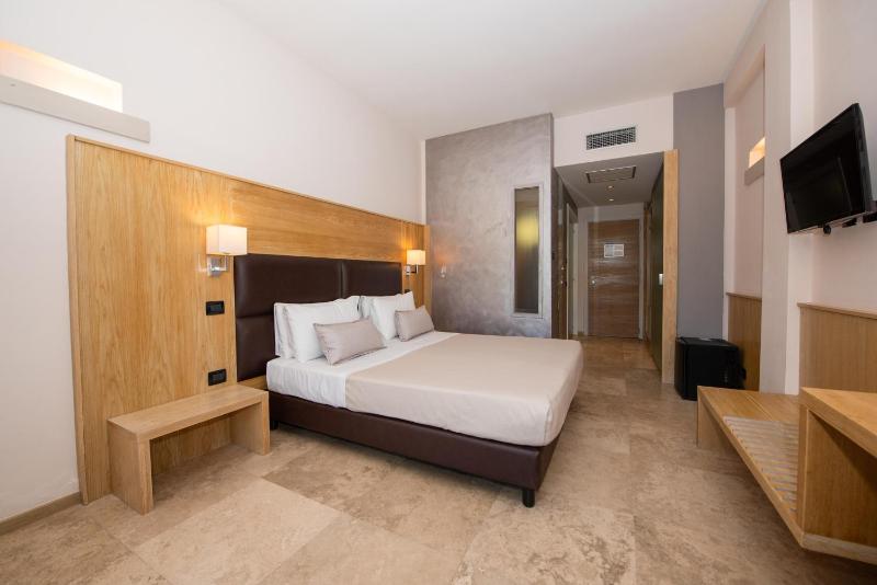 Superior Double Room image 3