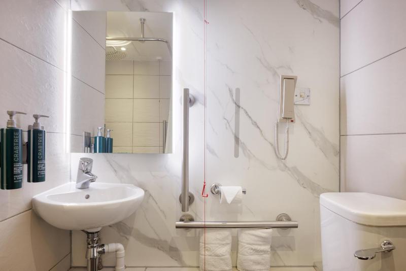 Double Room - Accessible image 3