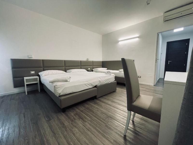 Hotel Holiday- Alla Finestrella - image 15